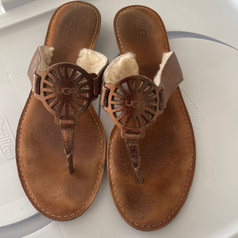 UGG women’s brown warm Sandals Size 7
